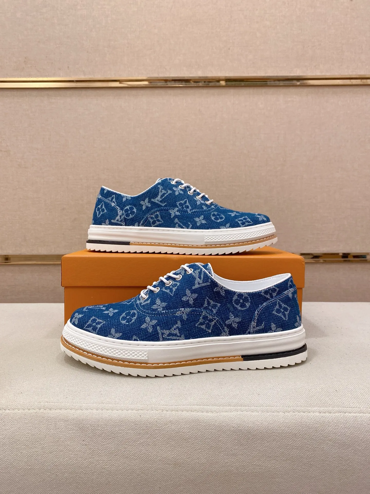 Men's shoes💰 420💰Louis Vuitton (Louis Vuitton/LV) top 🔍🔍 new models are on sale at the same time, the upper 🇮🇹 imported first-layer cowhide from Italy, fully imported sheepskin lining 💪💪, completely 1⃣️ to 1 ⃣️Re-engraved🇮🇹💪💪, ⚠Sole: The original sole is specially provided by the original factory, the exclusive movable molded sole is super comfortable, ⚠The original factory follows the order, 🔍🔍high quality, you can enter and exit the counter at will, welcome to compare⚠. Code number:38-44